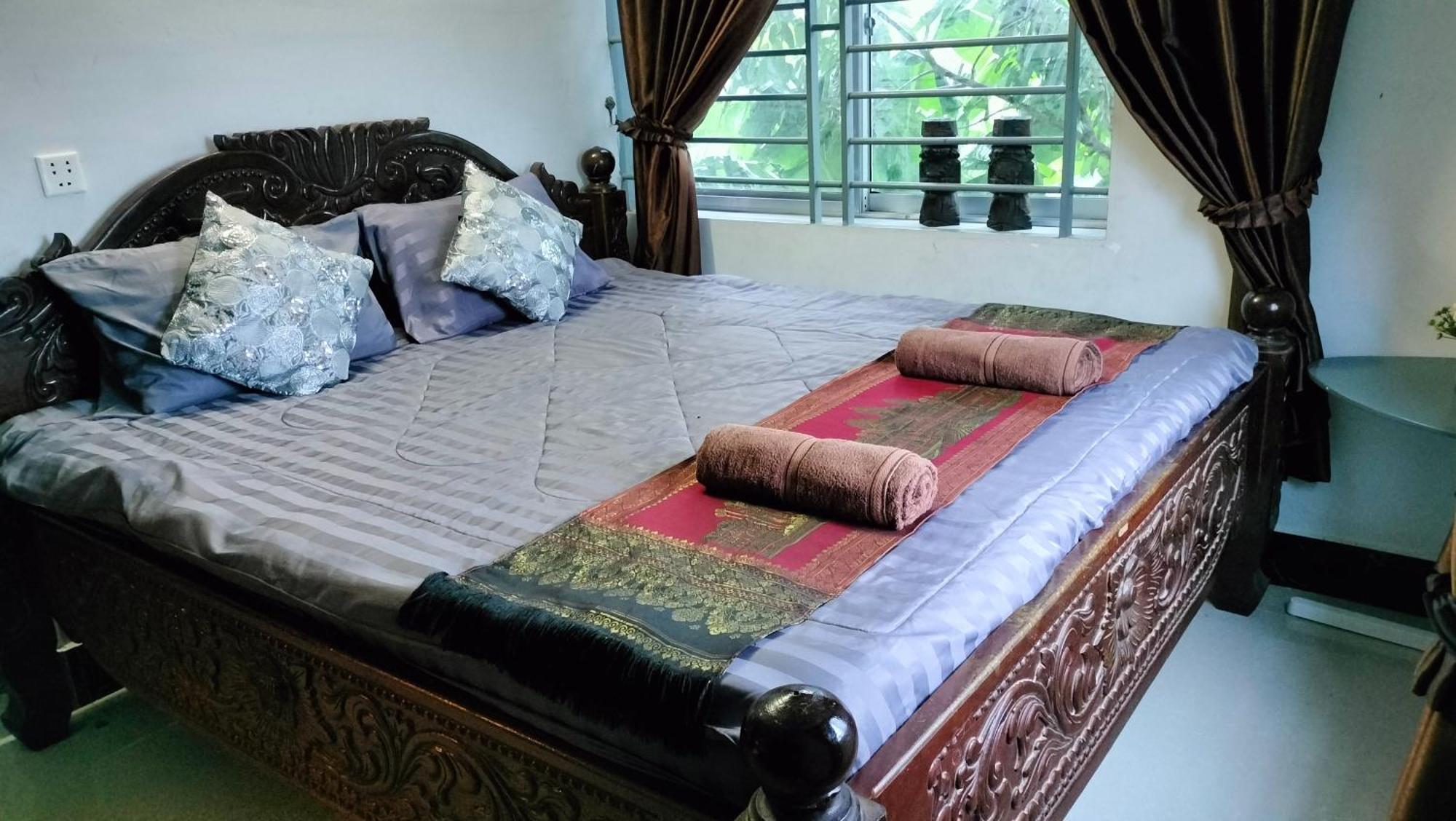 Pit stop villa - Hotel - Restaurant Kampot Buitenkant foto
